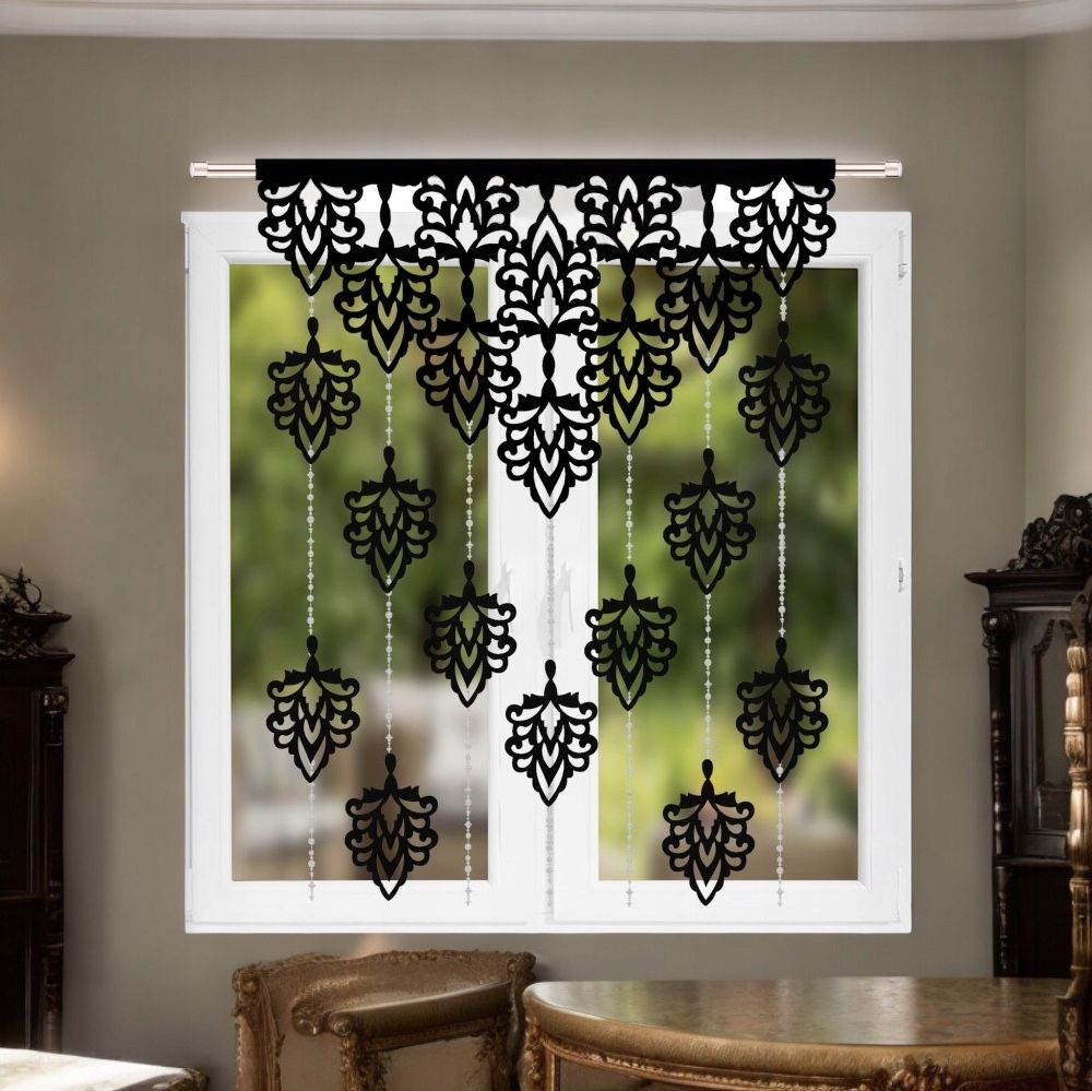 Panel okienny 100x150 czarny z ażurowymi liśćmi i koralikami