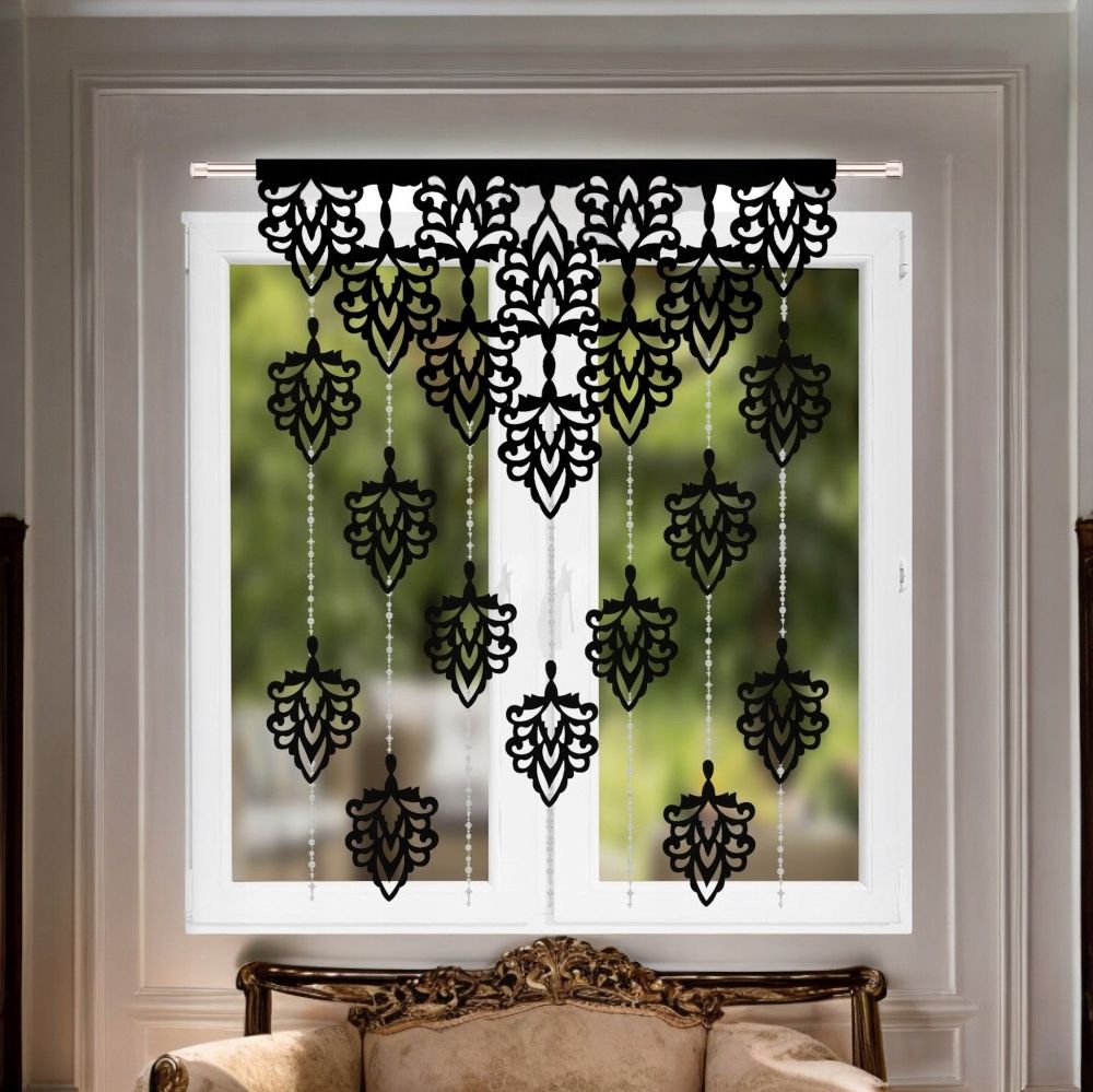 Panel okienny 100x150 czarny z ażurowymi liśćmi i koralikami