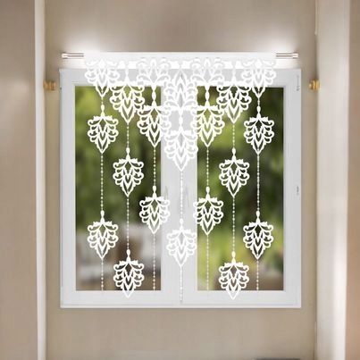 Panel okienny 100x150 biały z ażurowymi liśćmi i koralikami