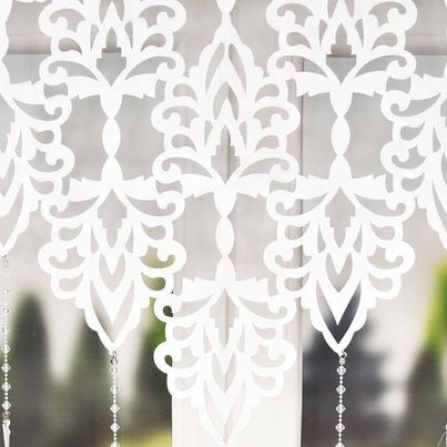 Panel okienny 100x150 biały z ażurowymi liśćmi i koralikami