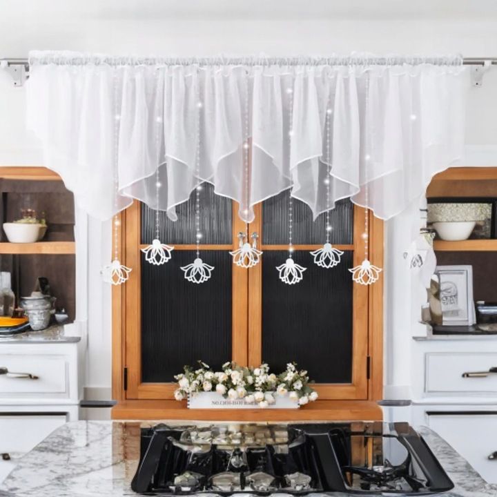 Firana krótka dekoracyjna, zawieszki białe filcowe, 400x110 cm