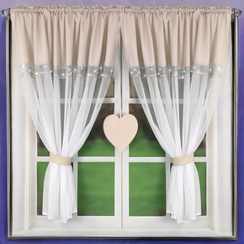 Beżowo-biała firanka z cyrkoniami i sercem 400x145 cm