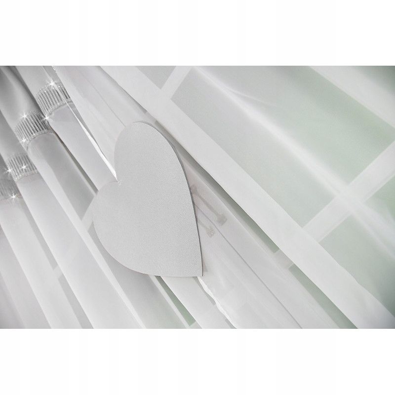 Szaro-biała firanka z cyrkoniami i sercem 400x145 cm