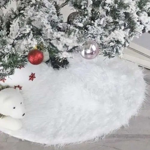 Puszysta mata pod choinkę - biała