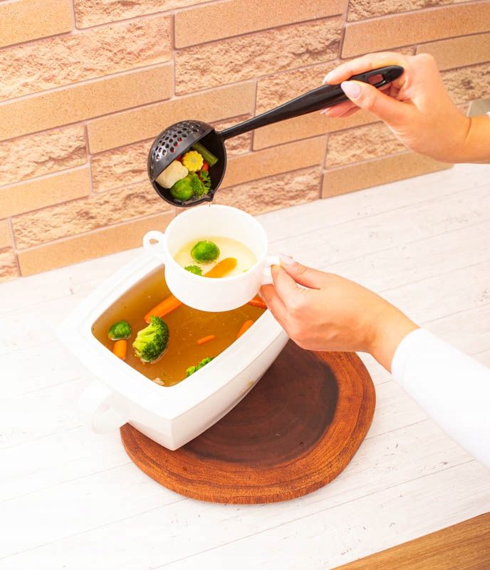 Chochla z sitkiem i dzióbkiem