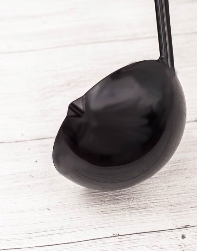 Chochla z sitkiem i dzióbkiem